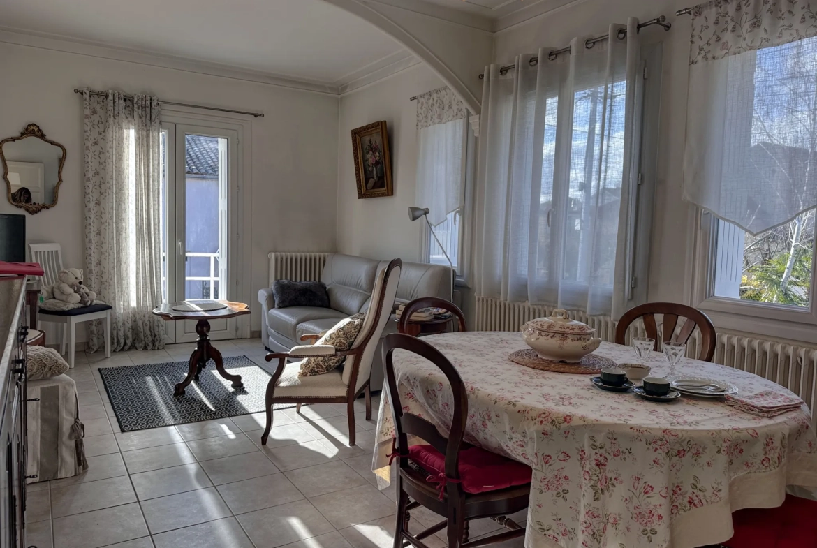 Villa rénovée avec jardin à Villeneuve-sur-Lot dans un quartier recherché 