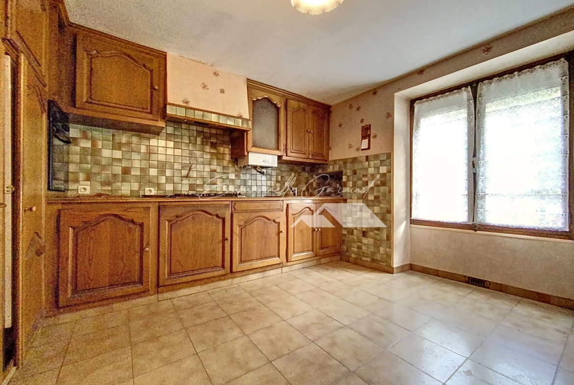 Maison de ville 3 pièces à Millau, cœur de ville avec garage et balcon 