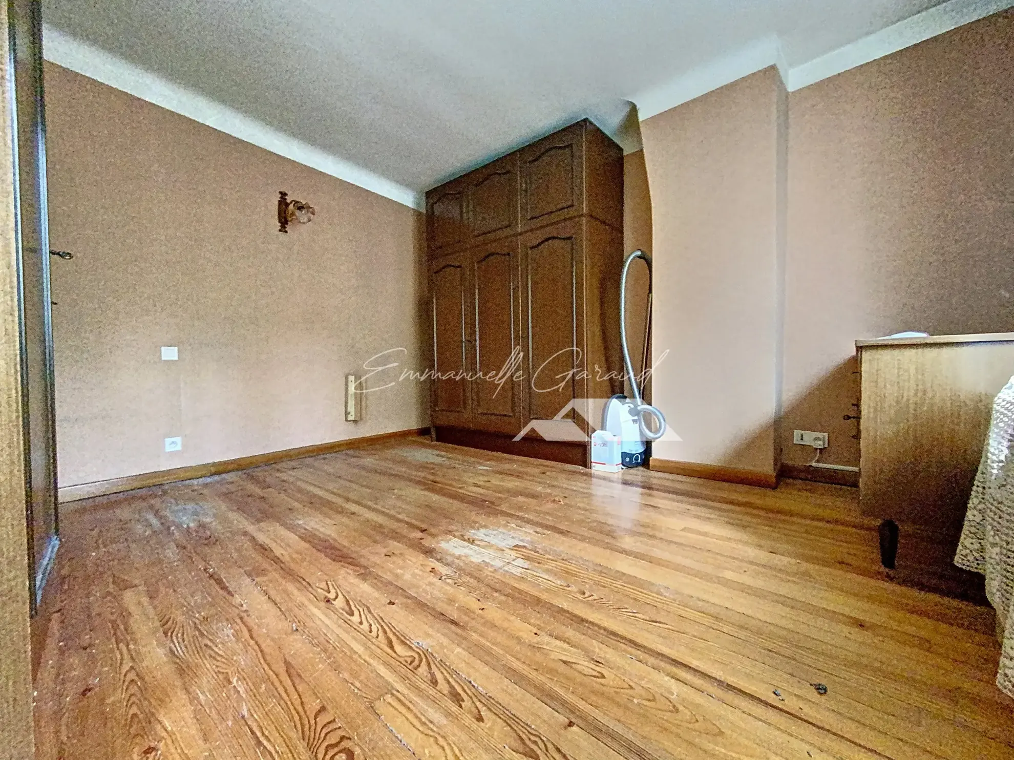 Maison de ville 3 pièces à Millau, cœur de ville avec garage et balcon 