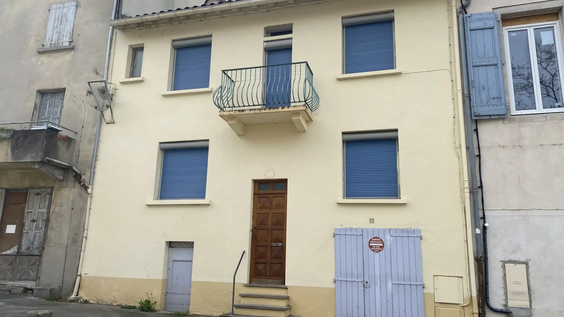 Maison de ville 3 pièces à Millau, cœur de ville avec garage et balcon 