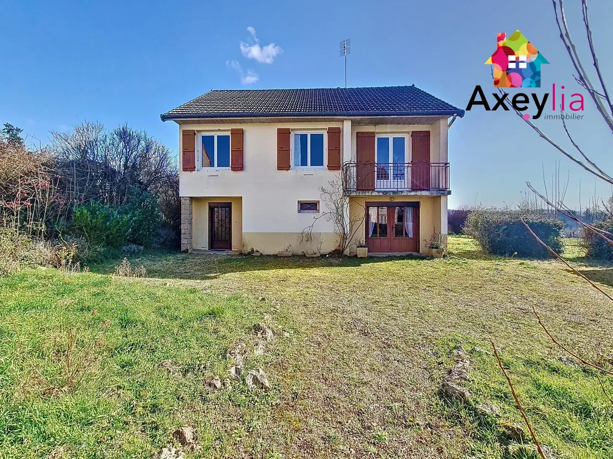 Maison à vendre avec 3 chambres et terrain constructible à Marcigny 