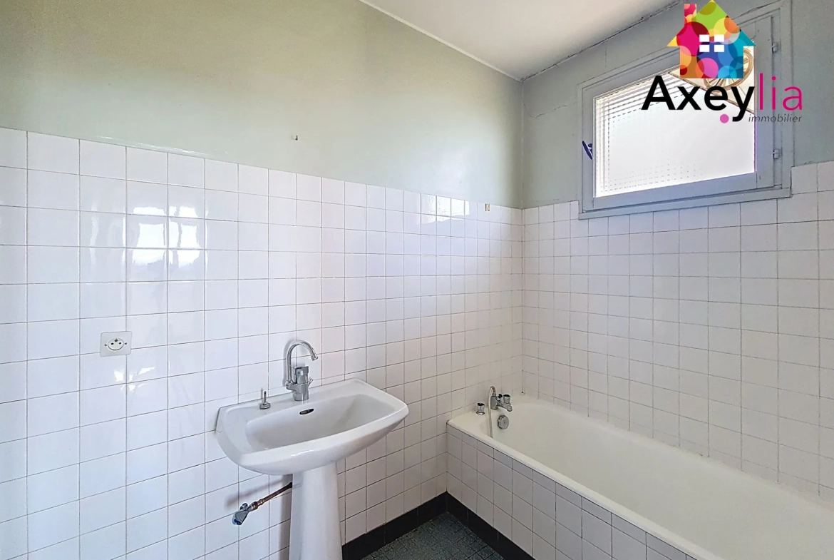 Maison à vendre avec 3 chambres et terrain constructible à Marcigny 