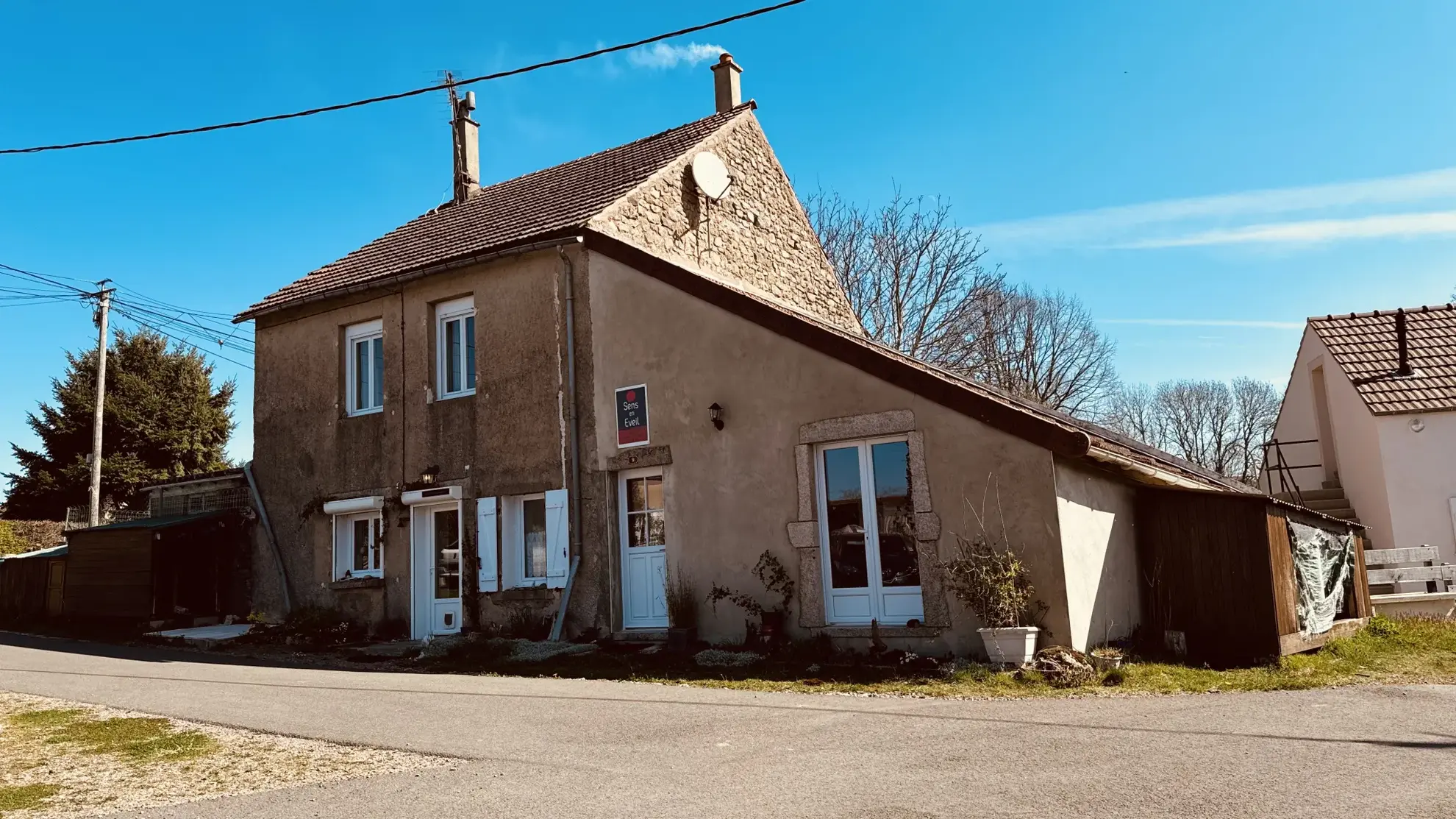 Maison de 118 m² avec jardin et potentiel professionnel à La Roche-en-Brenil 