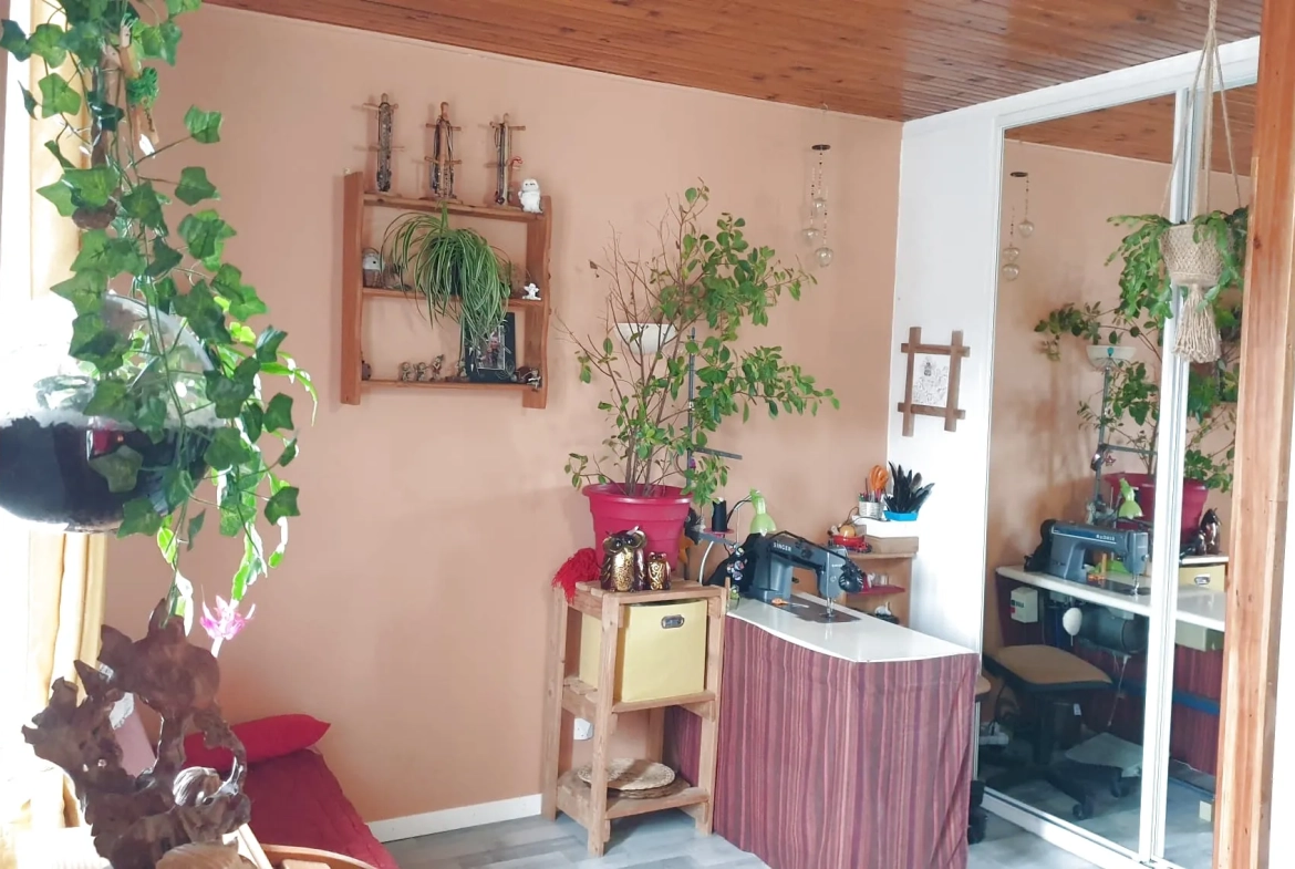 Maison de 118 m² avec jardin et potentiel professionnel à La Roche-en-Brenil 
