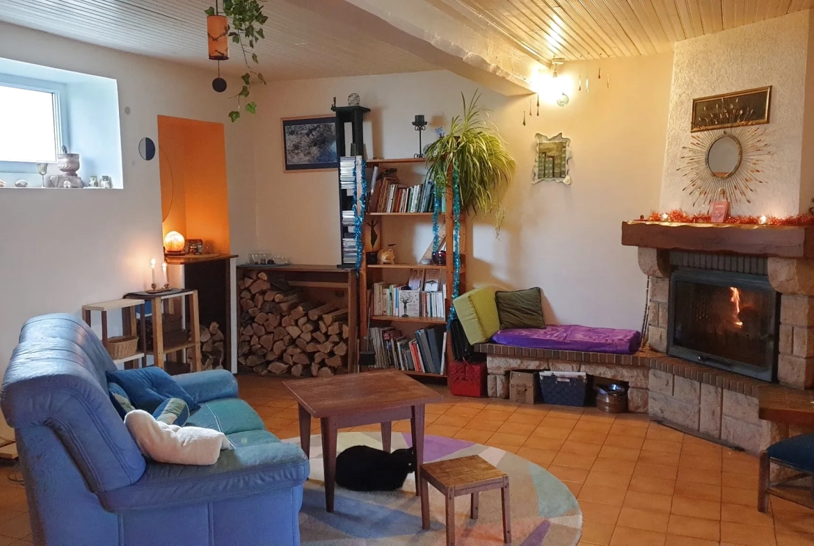 Maison de 118 m² avec jardin et potentiel professionnel à La Roche-en-Brenil 