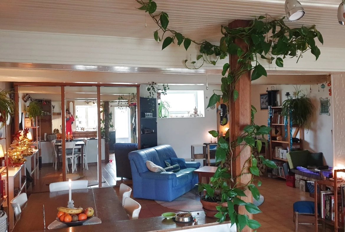 Maison de 118 m² avec jardin et potentiel professionnel à La Roche-en-Brenil 