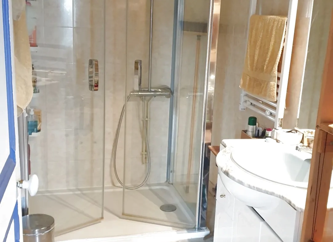 Maison de 118 m² avec jardin et potentiel professionnel à La Roche-en-Brenil 