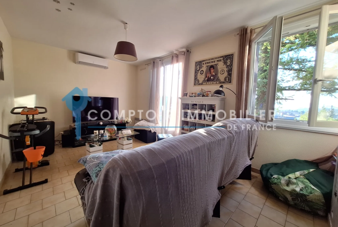 Maison divisée en 2 logements loués à Puylaurens avec vue sur les Pyrénées 