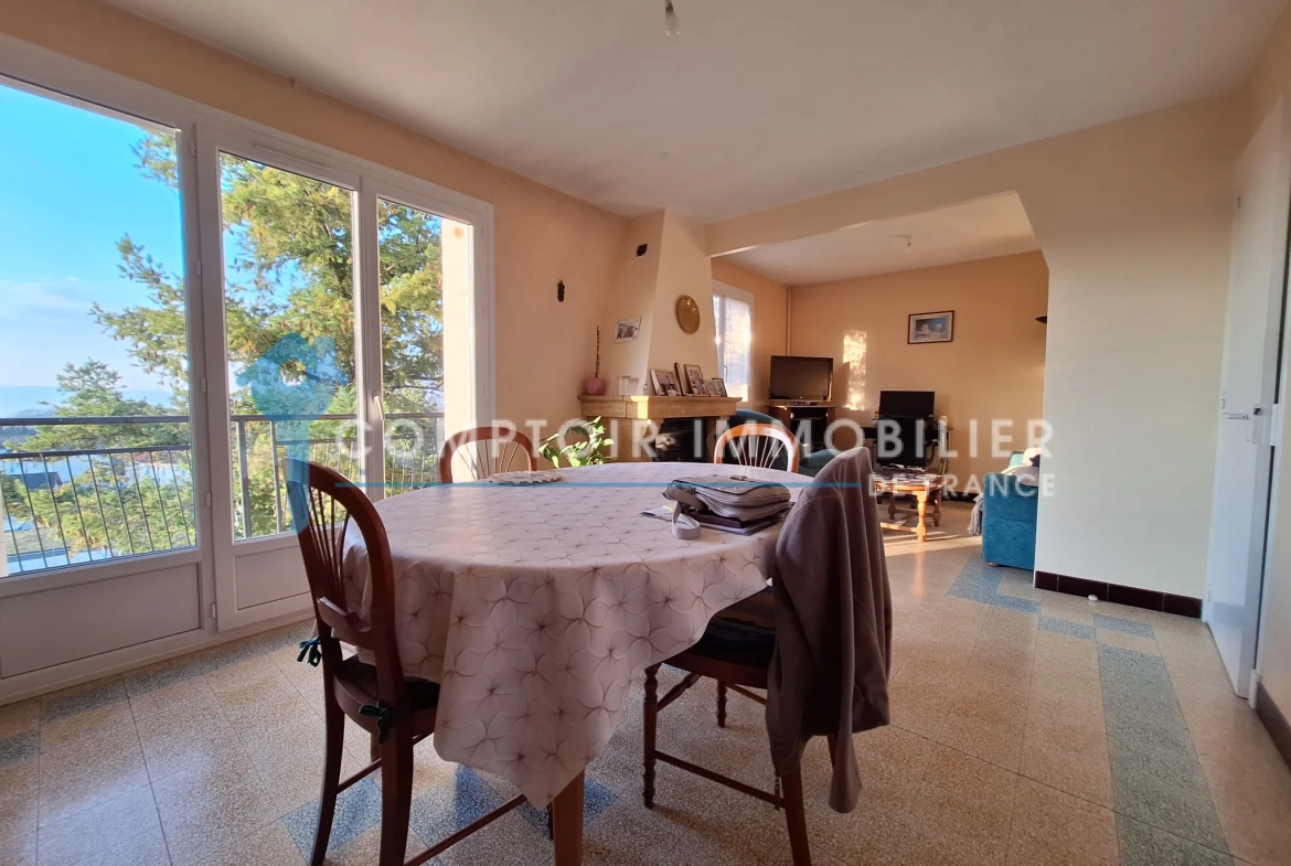 Maison divisée en 2 logements loués à Puylaurens avec vue sur les Pyrénées 