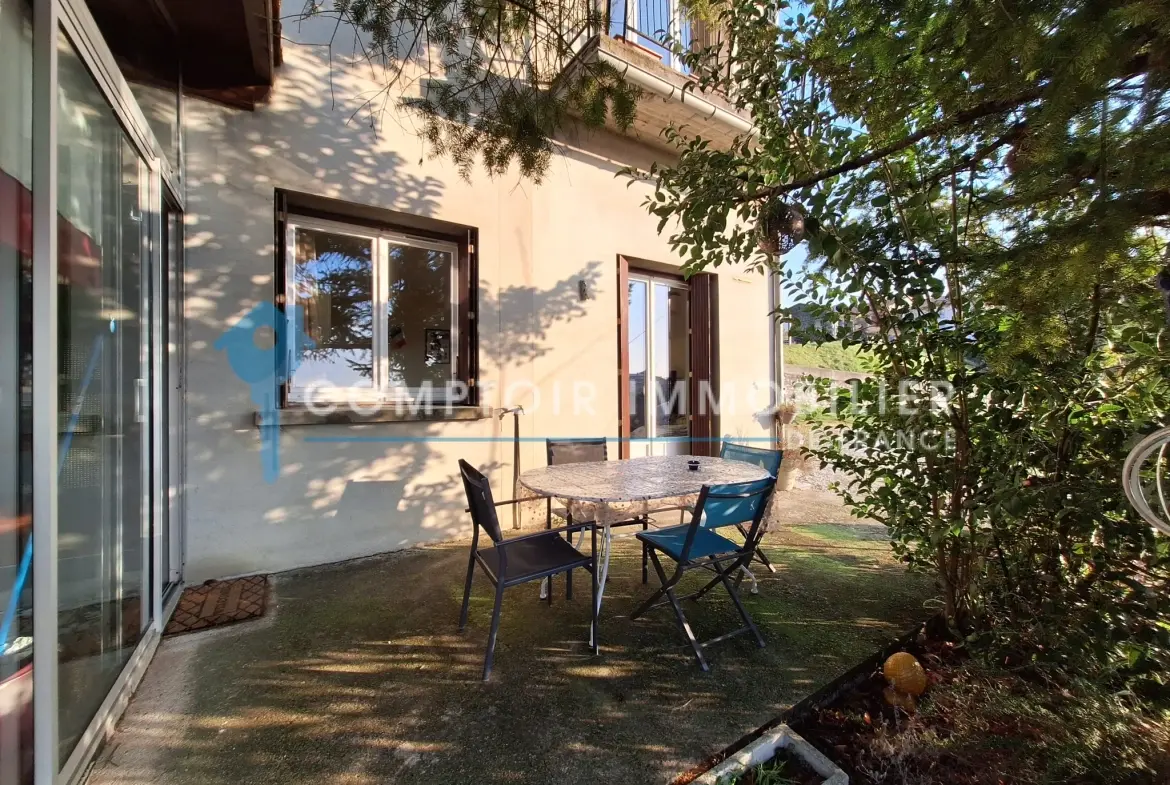 Maison divisée en 2 logements loués à Puylaurens avec vue sur les Pyrénées 