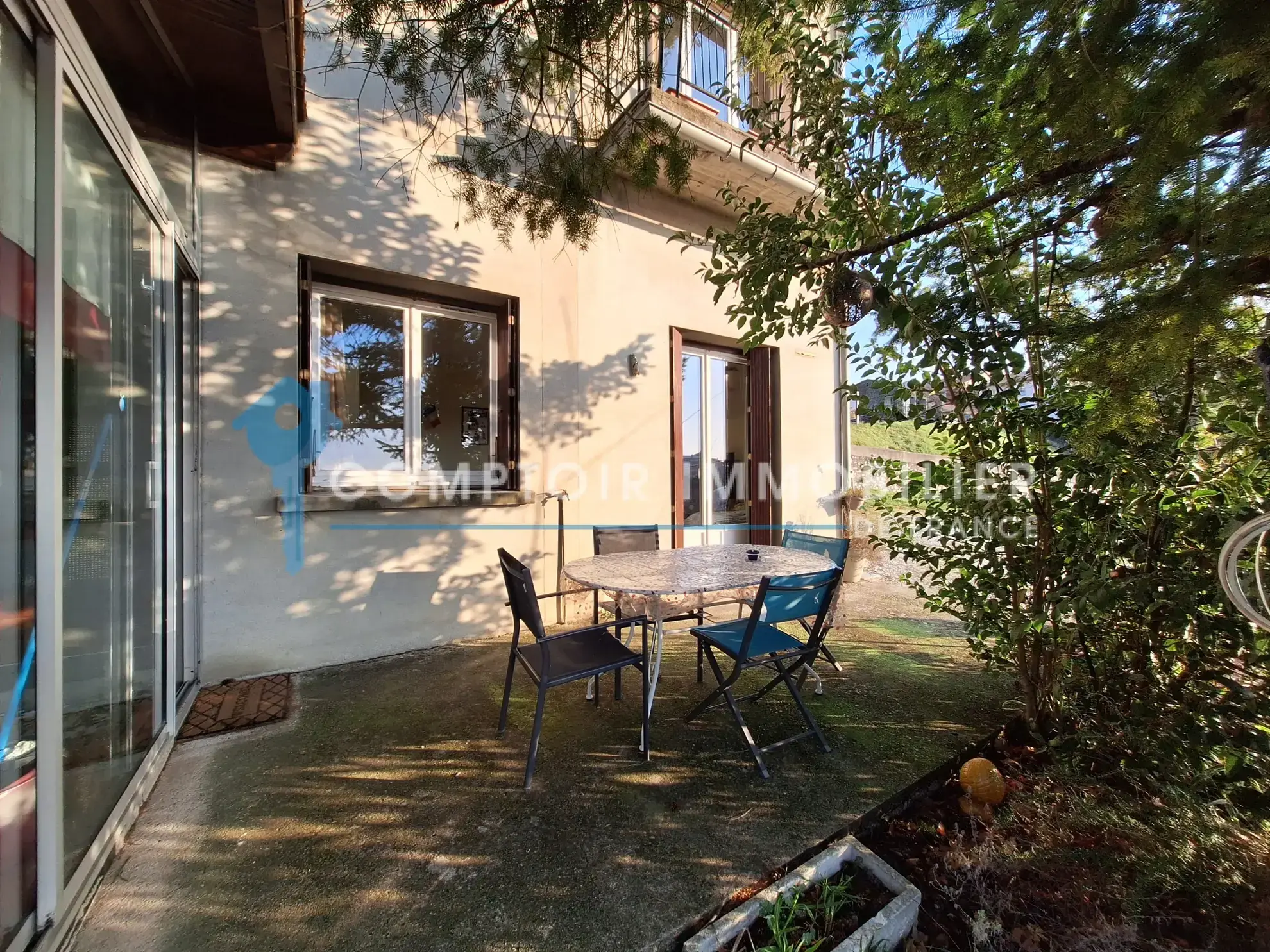 Maison divisée en 2 logements loués à Puylaurens avec vue sur les Pyrénées 