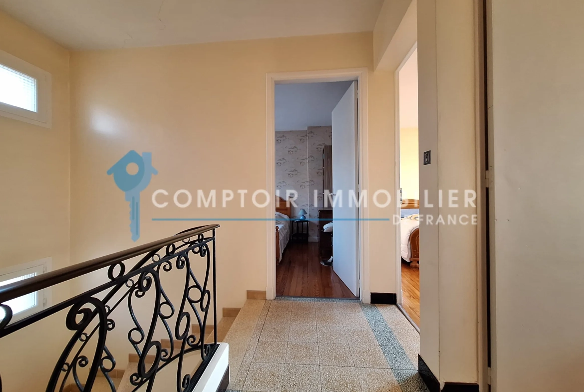 Maison divisée en 2 logements loués à Puylaurens avec vue sur les Pyrénées 