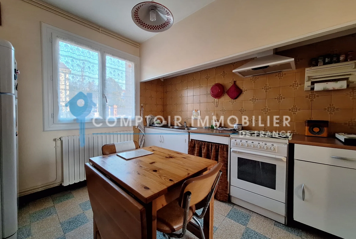 Maison divisée en 2 logements loués à Puylaurens avec vue sur les Pyrénées 