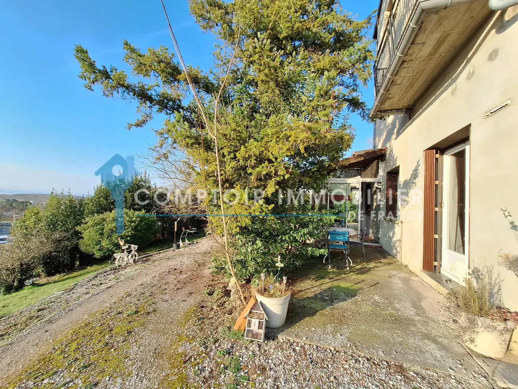 Maison divisée en 2 logements loués à Puylaurens avec vue sur les Pyrénées 