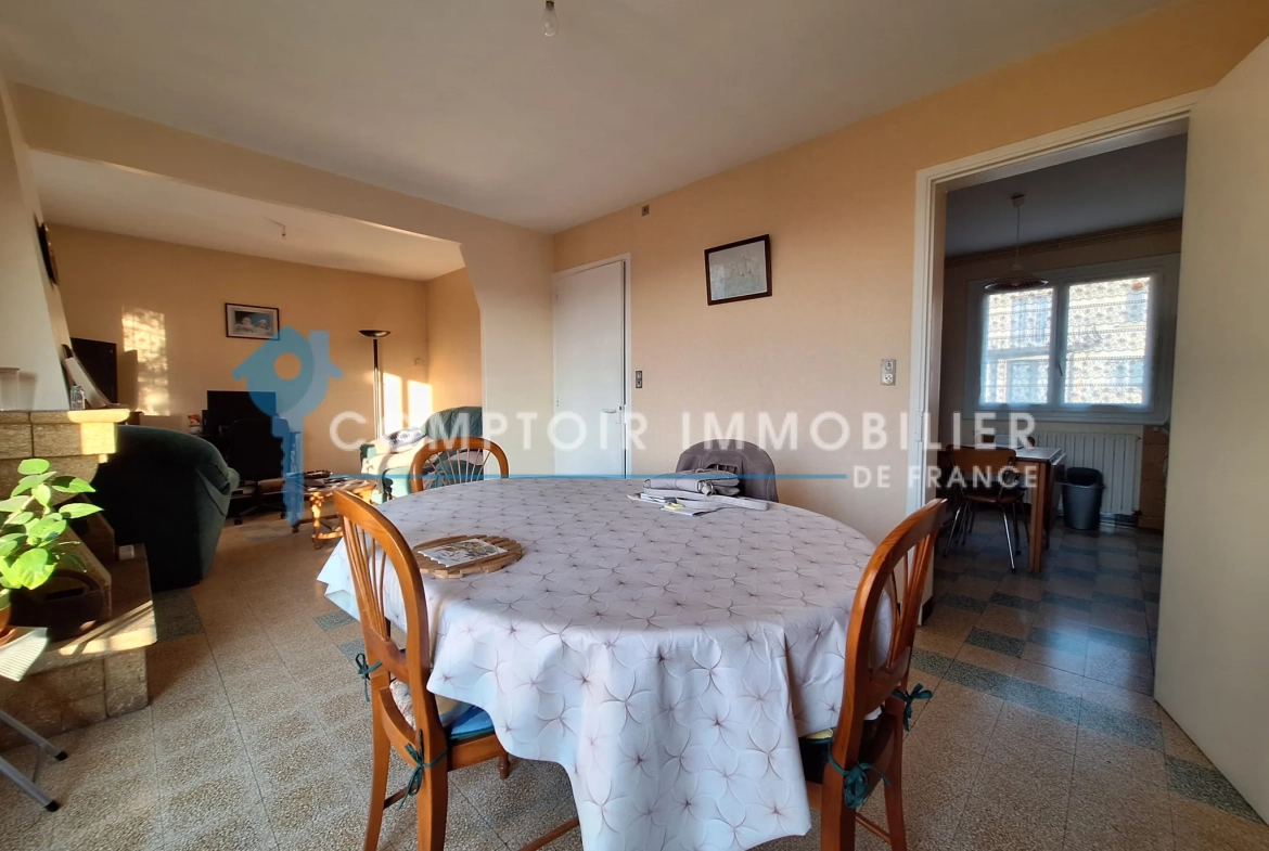 Maison divisée en 2 logements loués à Puylaurens avec vue sur les Pyrénées 