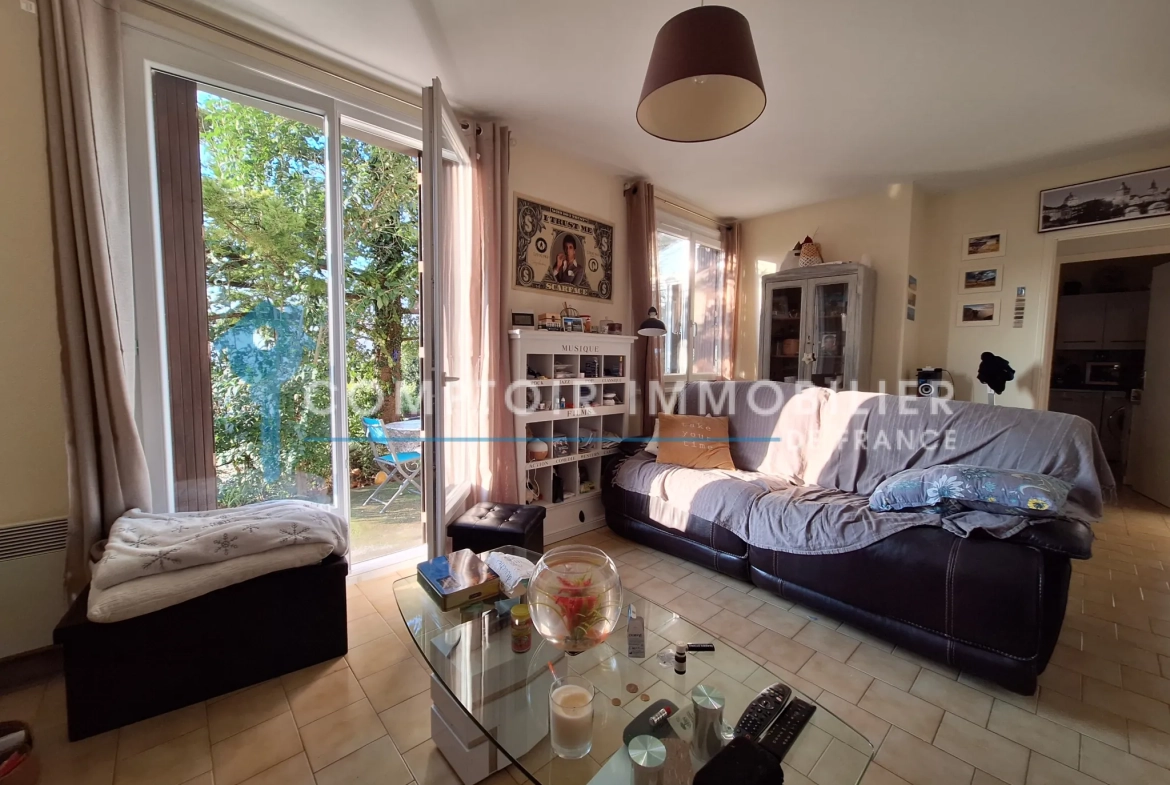 Maison divisée en 2 logements loués à Puylaurens avec vue sur les Pyrénées 