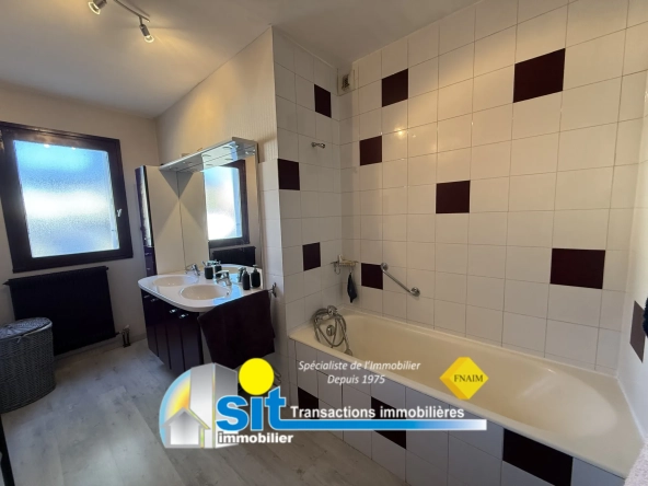 Appartement T5 avec terrasse à Vienne - Résidence sécurisée et proche nature 