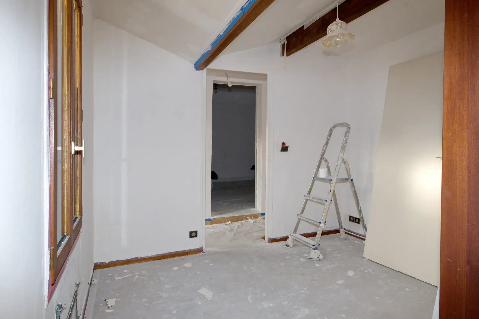 Petite maison avec grand terrain à Thiais, construction possible, proche transports et écoles 
