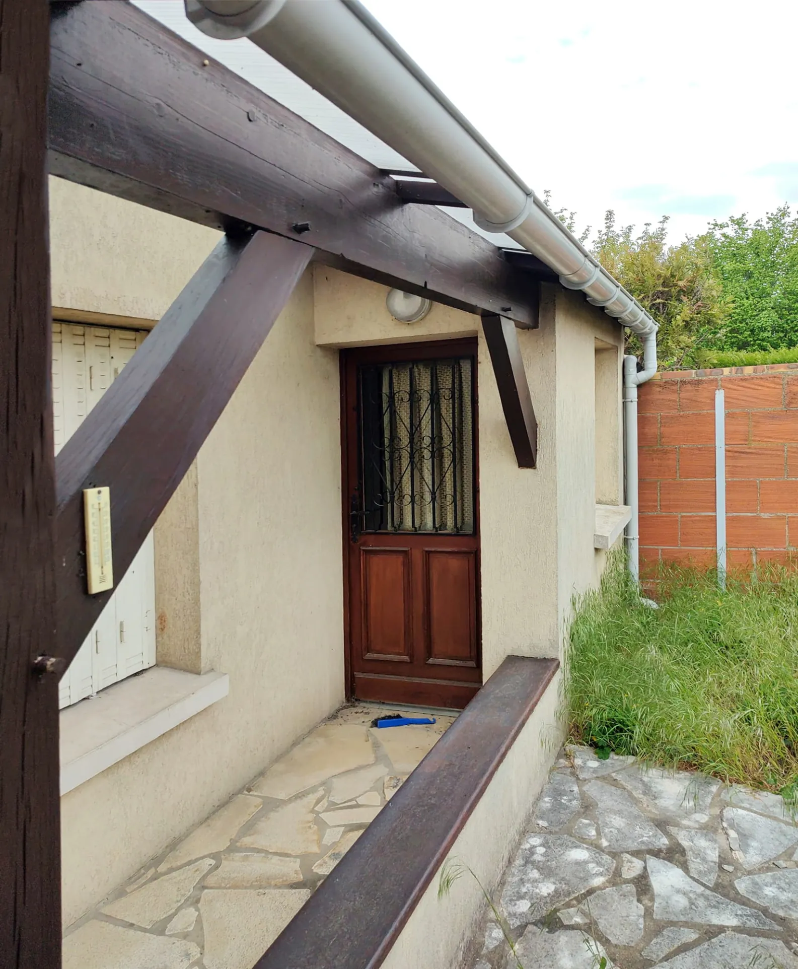 Petite maison avec grand terrain à Thiais, construction possible, proche transports et écoles 