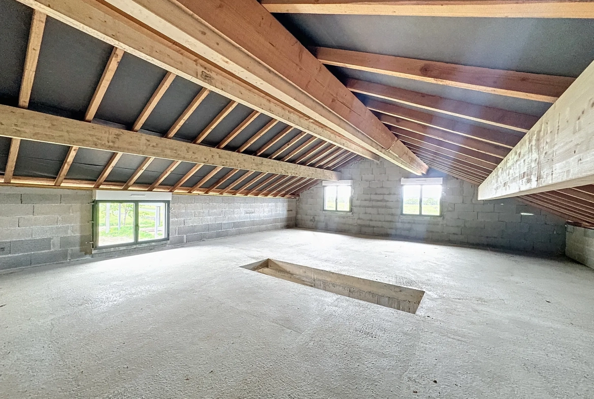 Maison de 120 m² à aménager avec grand terrain proche Châtillon-sur-Chalaronne 