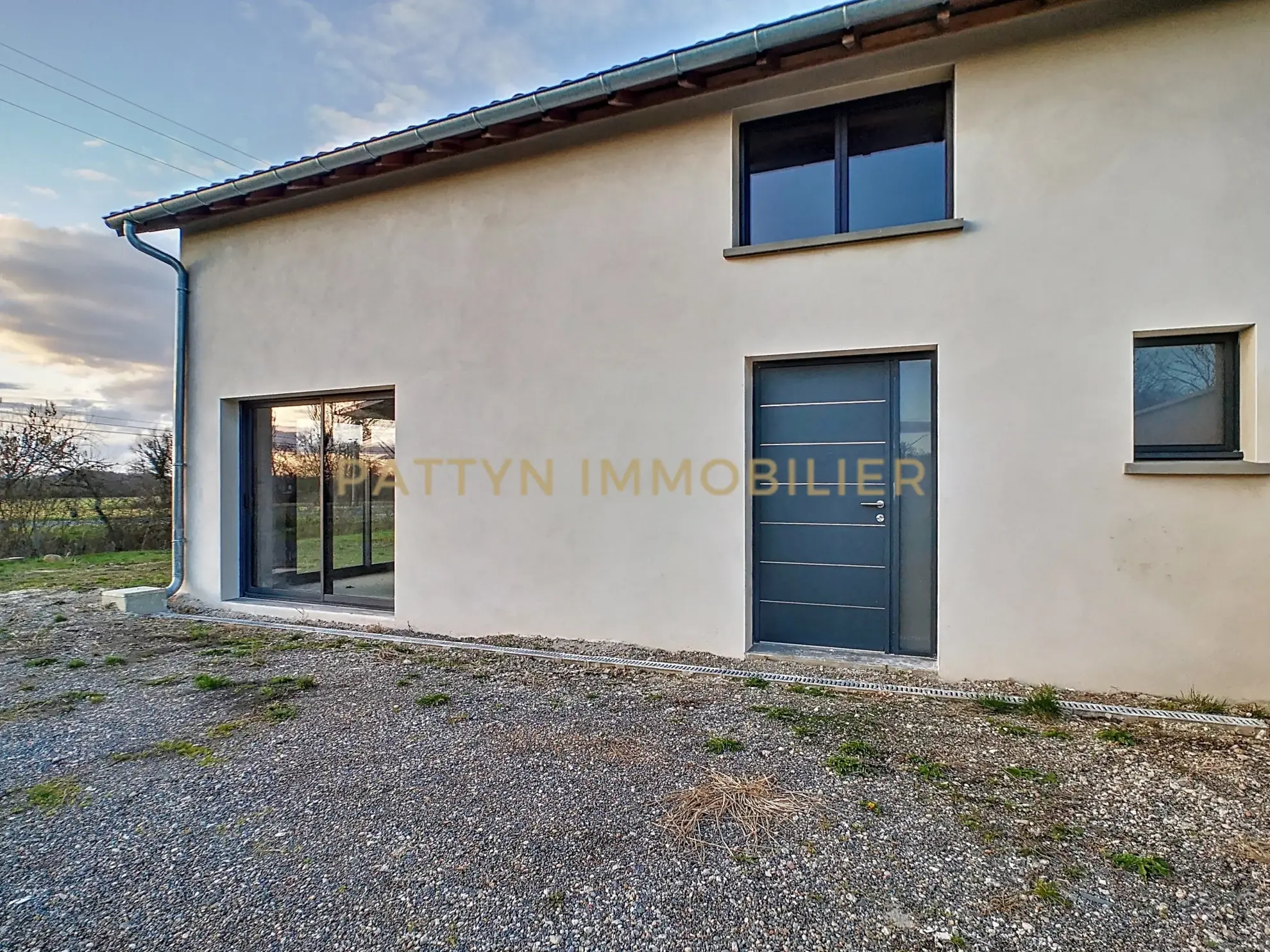 Maison de 120 m² à aménager avec grand terrain proche Châtillon-sur-Chalaronne 