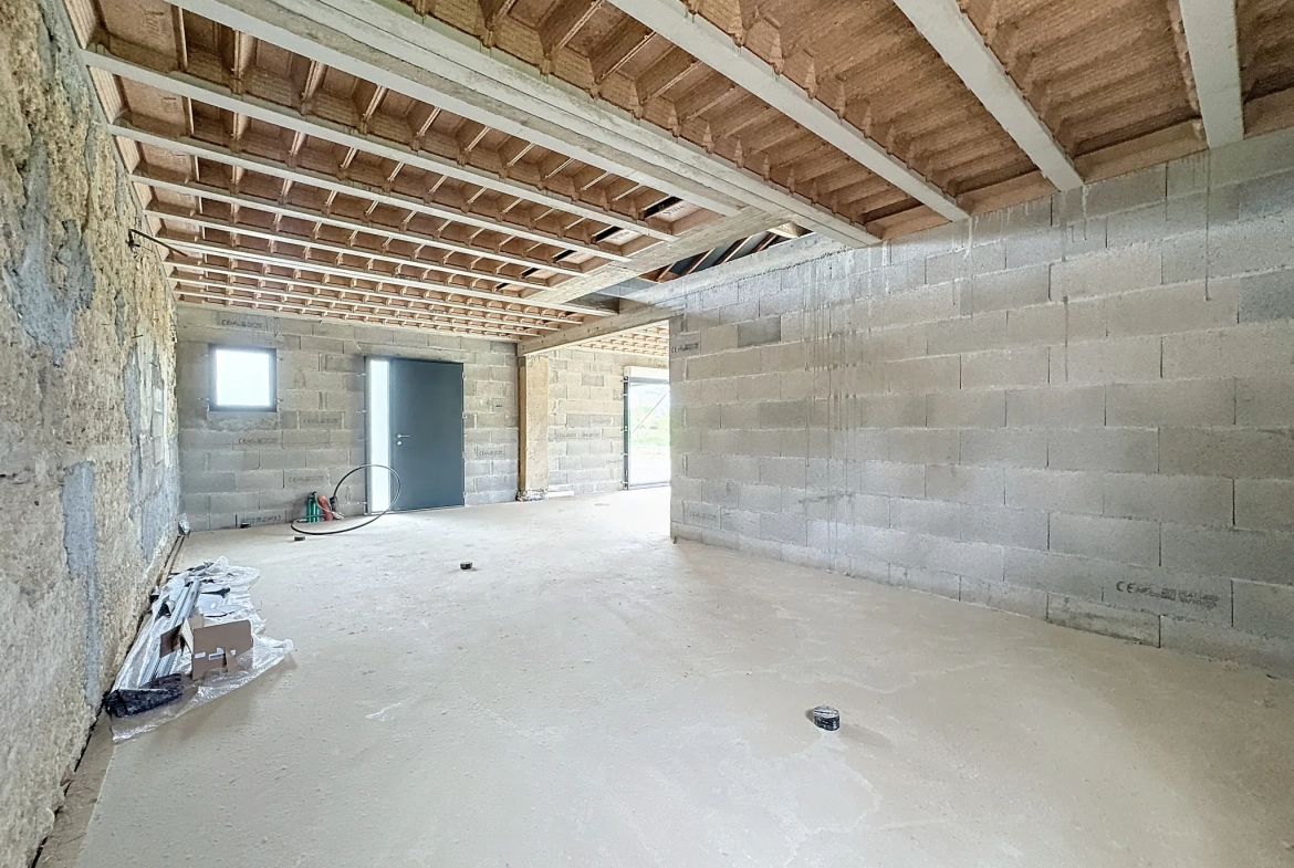 Maison de 120 m² à aménager avec grand terrain proche Châtillon-sur-Chalaronne 