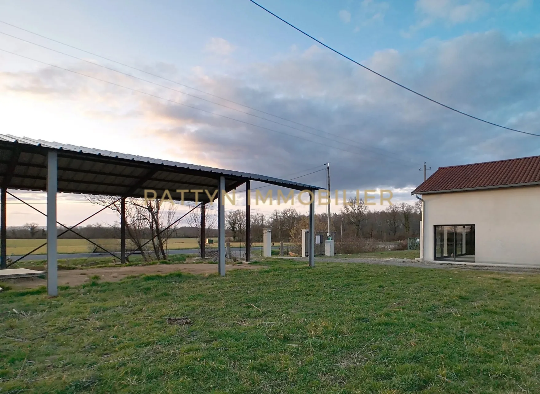 Maison de 120 m² à aménager avec grand terrain proche Châtillon-sur-Chalaronne 