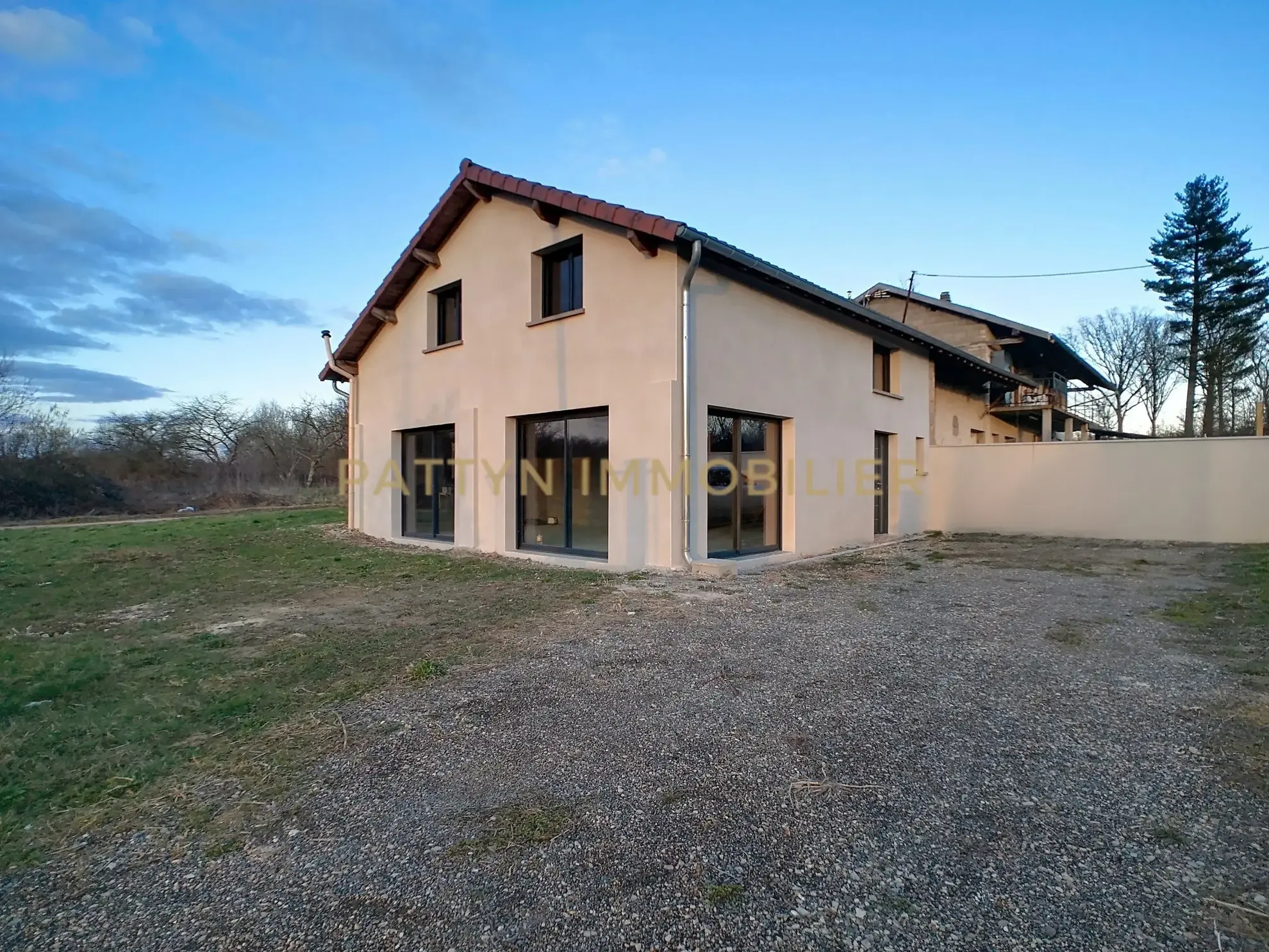 Maison de 120 m² à aménager avec grand terrain proche Châtillon-sur-Chalaronne 