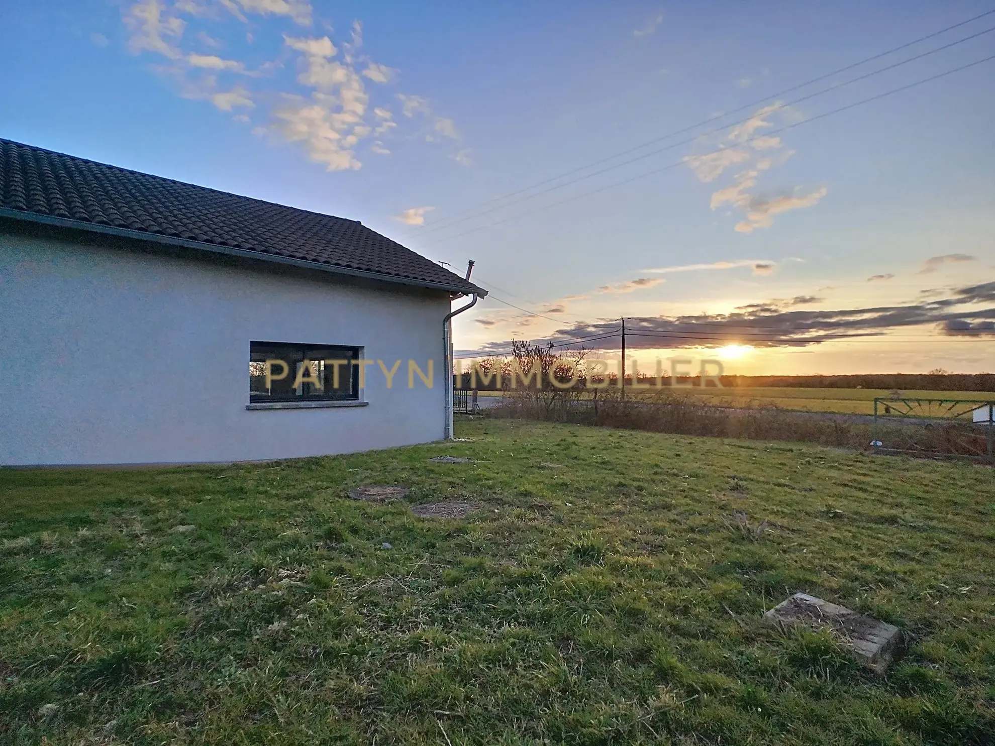 Maison de 120 m² à aménager avec grand terrain proche Châtillon-sur-Chalaronne 
