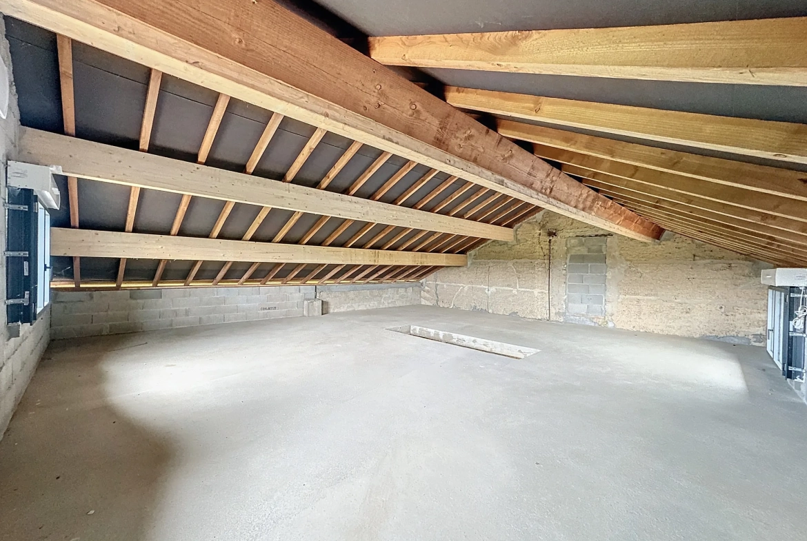Maison de 120 m² à aménager avec grand terrain proche Châtillon-sur-Chalaronne 