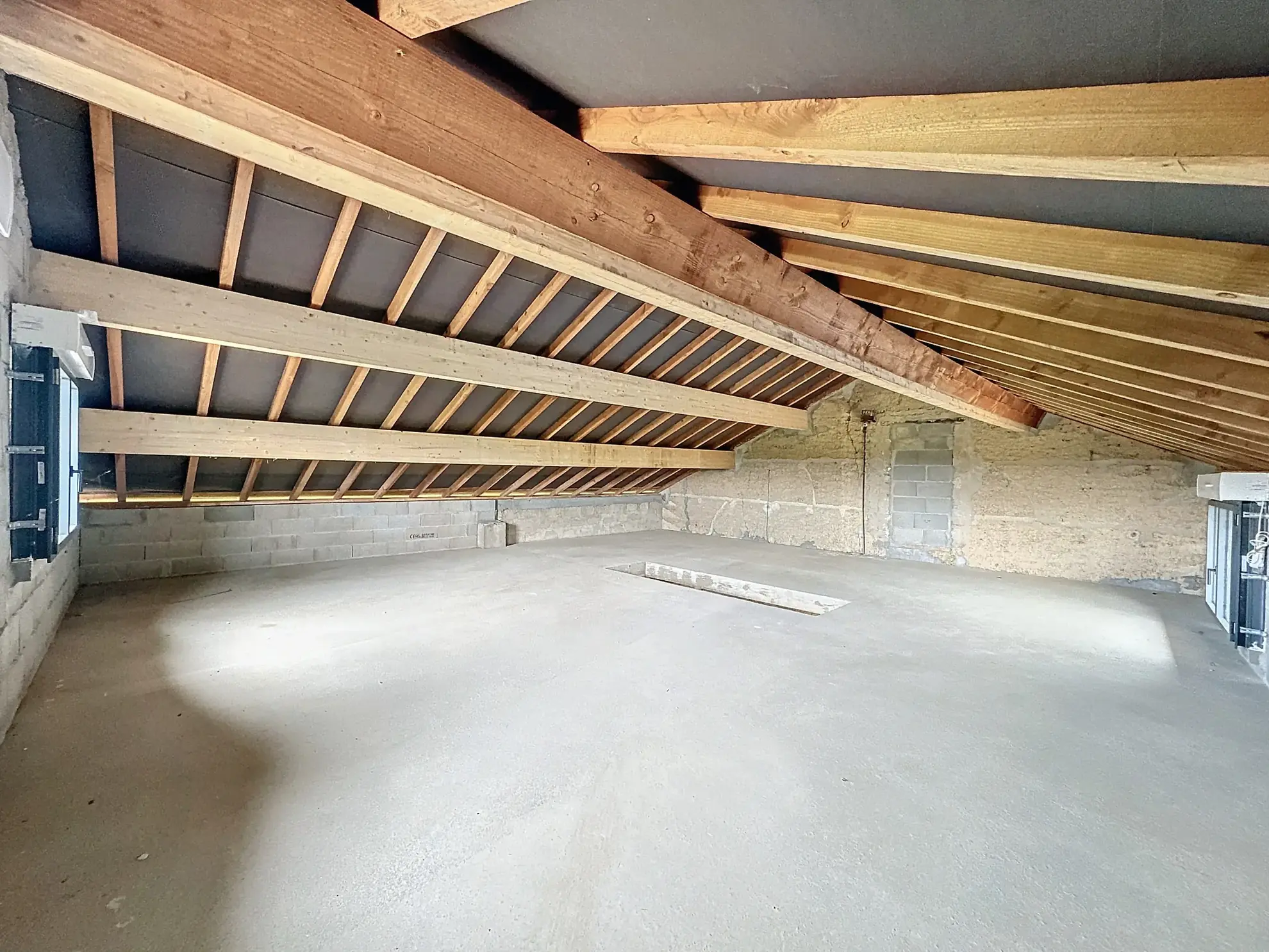 Maison de 120 m² à aménager avec grand terrain proche Châtillon-sur-Chalaronne 