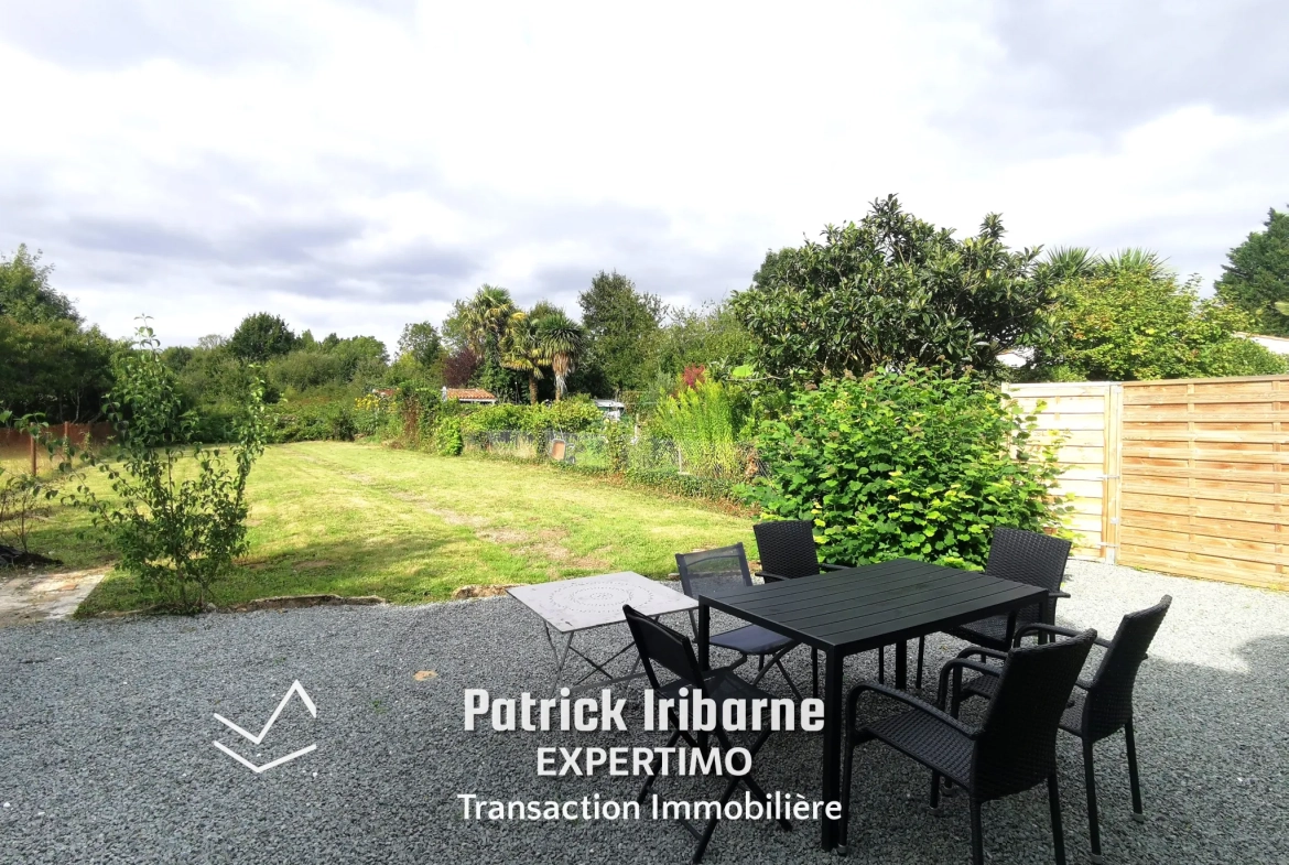 Maison charentaise rénovée à Bussac-sur-Charente avec jardin, 3 chambres et dépendance 
