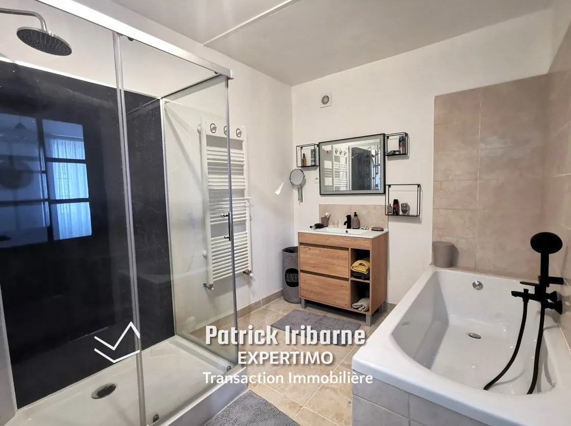 Maison charentaise rénovée à Bussac-sur-Charente avec jardin, 3 chambres et dépendance 