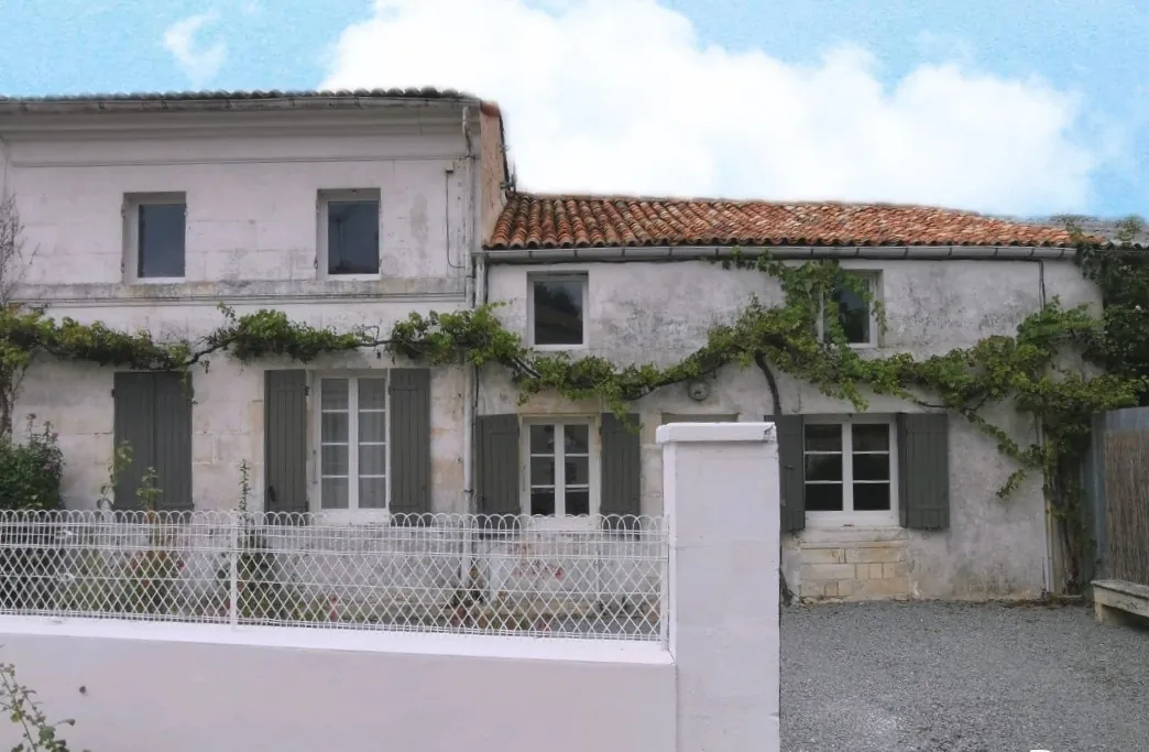 Maison charentaise rénovée à Bussac-sur-Charente avec jardin, 3 chambres et dépendance 