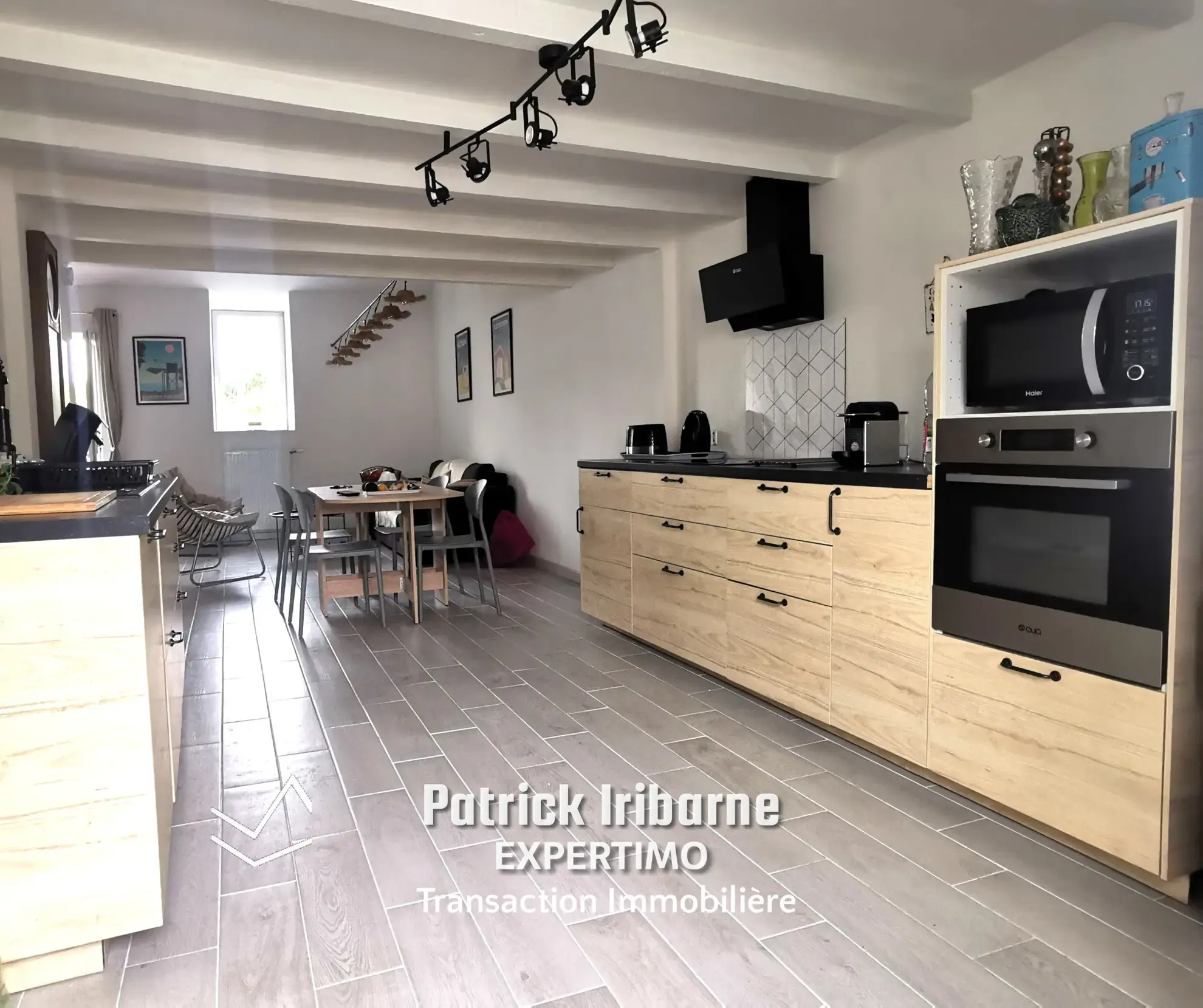 Maison charentaise rénovée à Bussac-sur-Charente avec jardin, 3 chambres et dépendance 