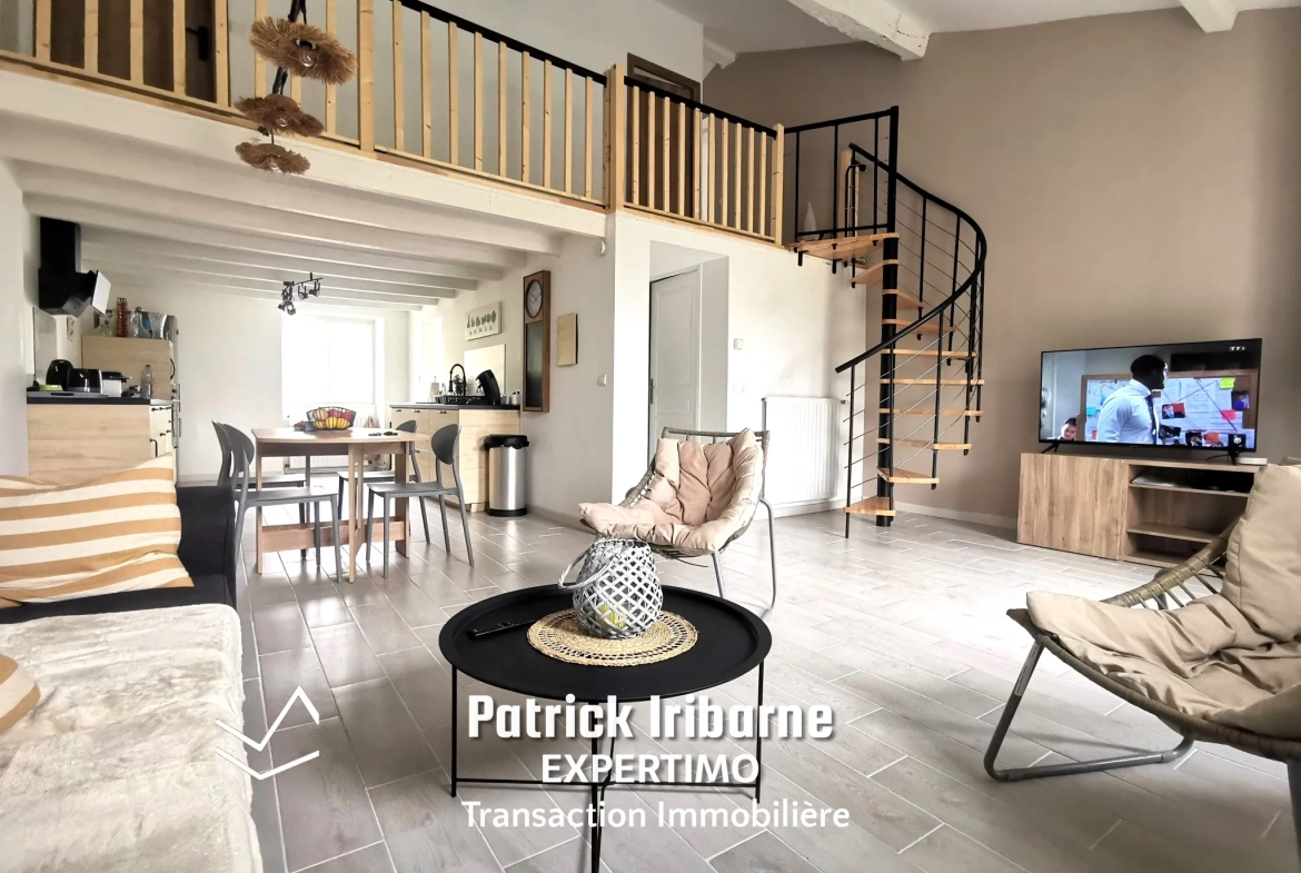 Maison charentaise rénovée à Bussac-sur-Charente avec jardin, 3 chambres et dépendance 