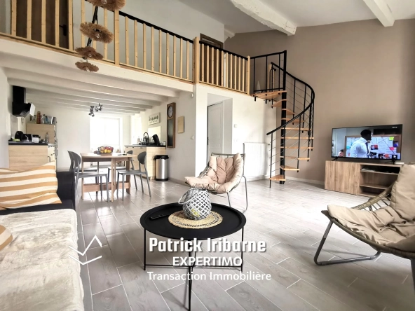 Maison charentaise rénovée à Bussac-sur-Charente avec jardin, 3 chambres et dépendance