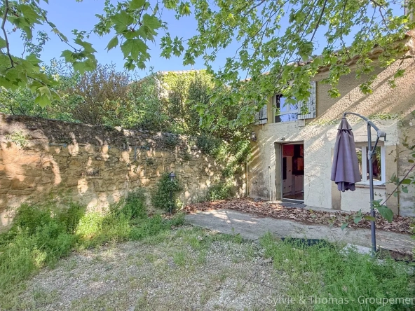 Maison de village rénovée avec jardin privé à Caderousse proche Avignon
