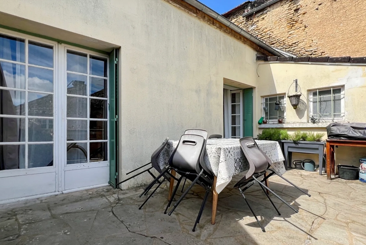 Charmante maison à Massangis avec terrasse et jacuzzi - 4 pièces 
