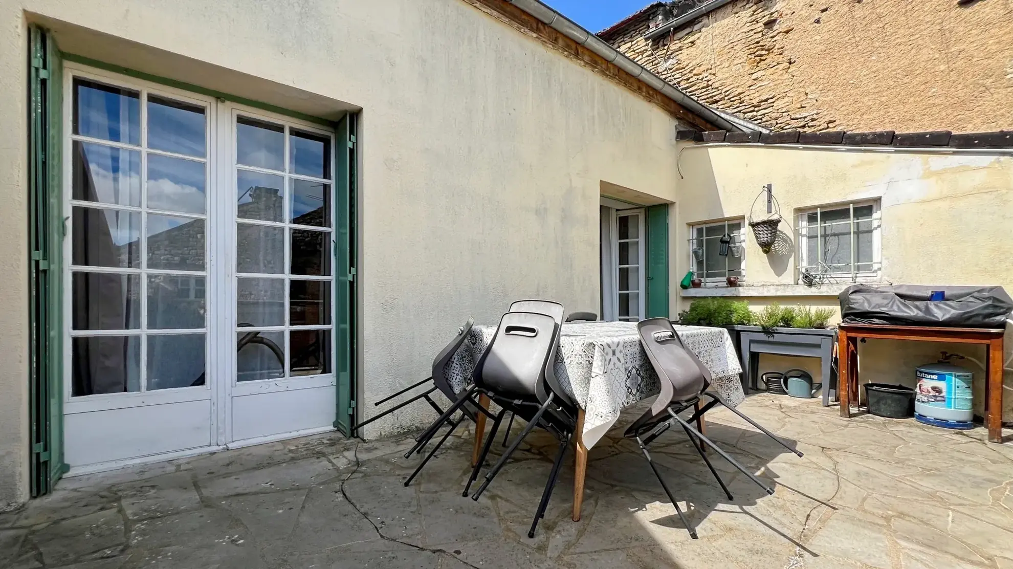 Charmante maison à Massangis avec terrasse et jacuzzi - 4 pièces 