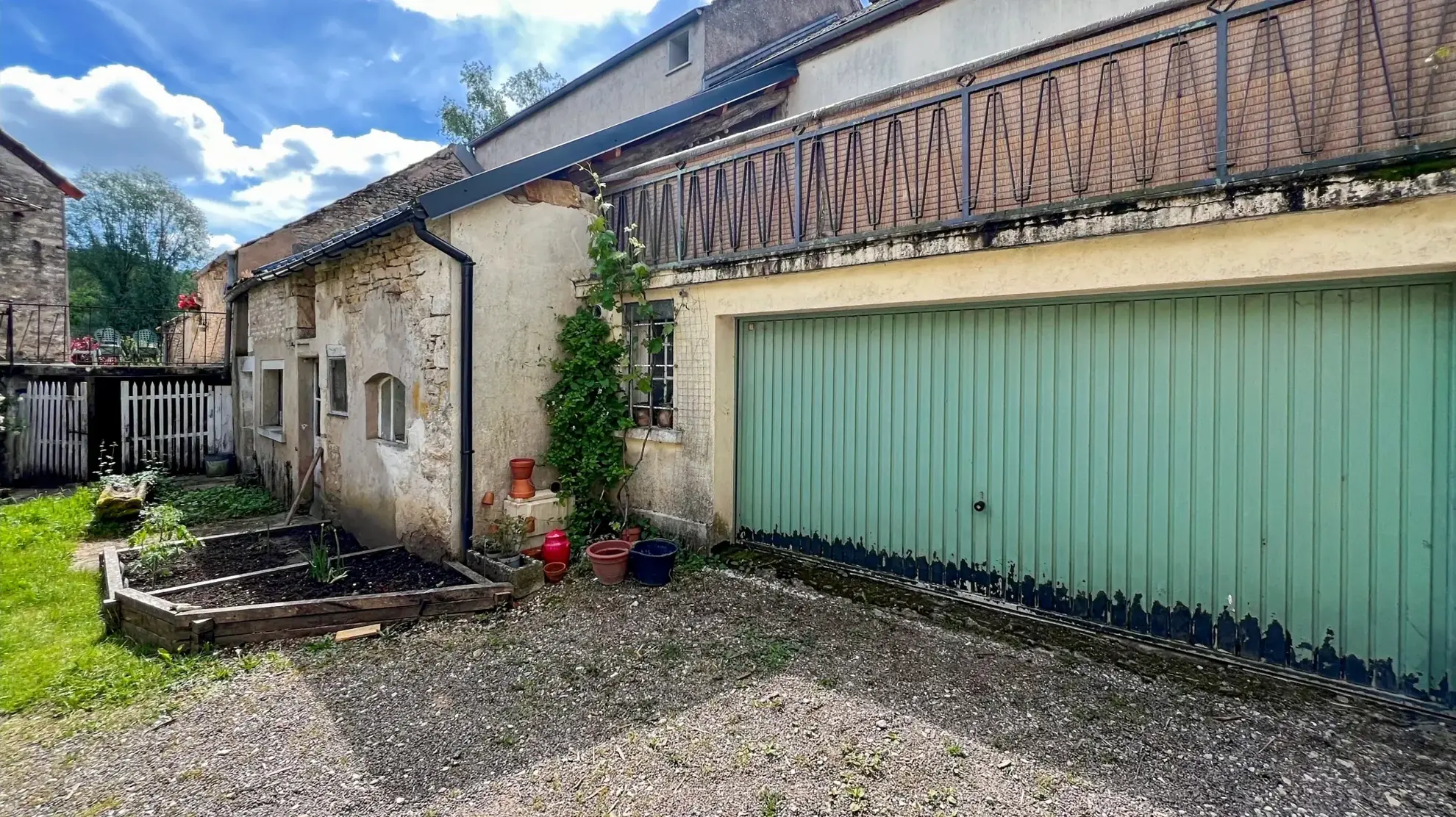 Charmante maison à Massangis avec terrasse et jacuzzi - 4 pièces 