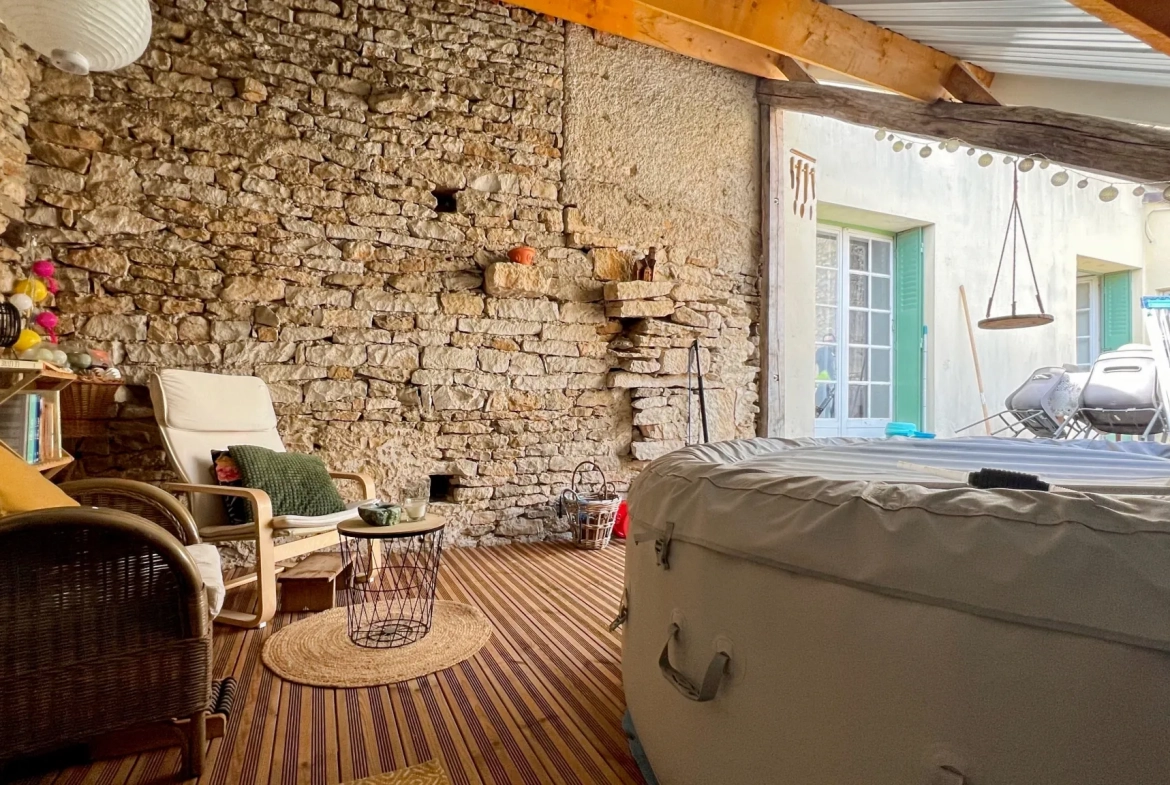 Charmante maison à Massangis avec terrasse et jacuzzi - 4 pièces 
