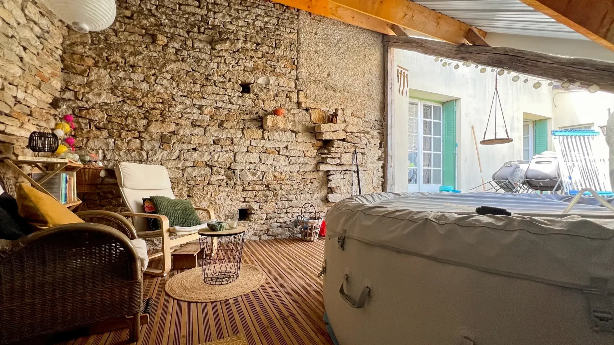 Charmante maison à Massangis avec terrasse et jacuzzi - 4 pièces 