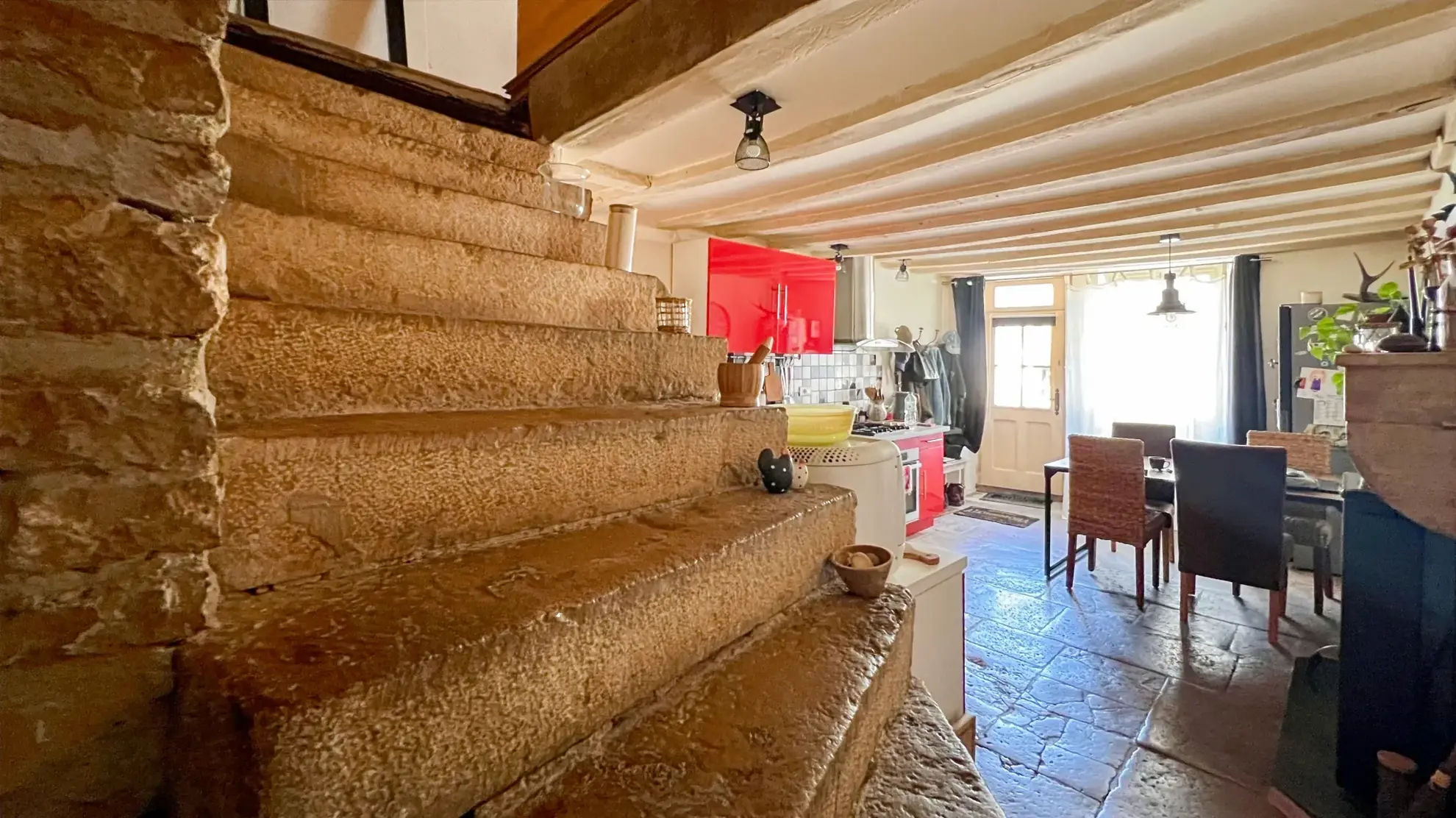 Charmante maison à Massangis avec terrasse et jacuzzi - 4 pièces 