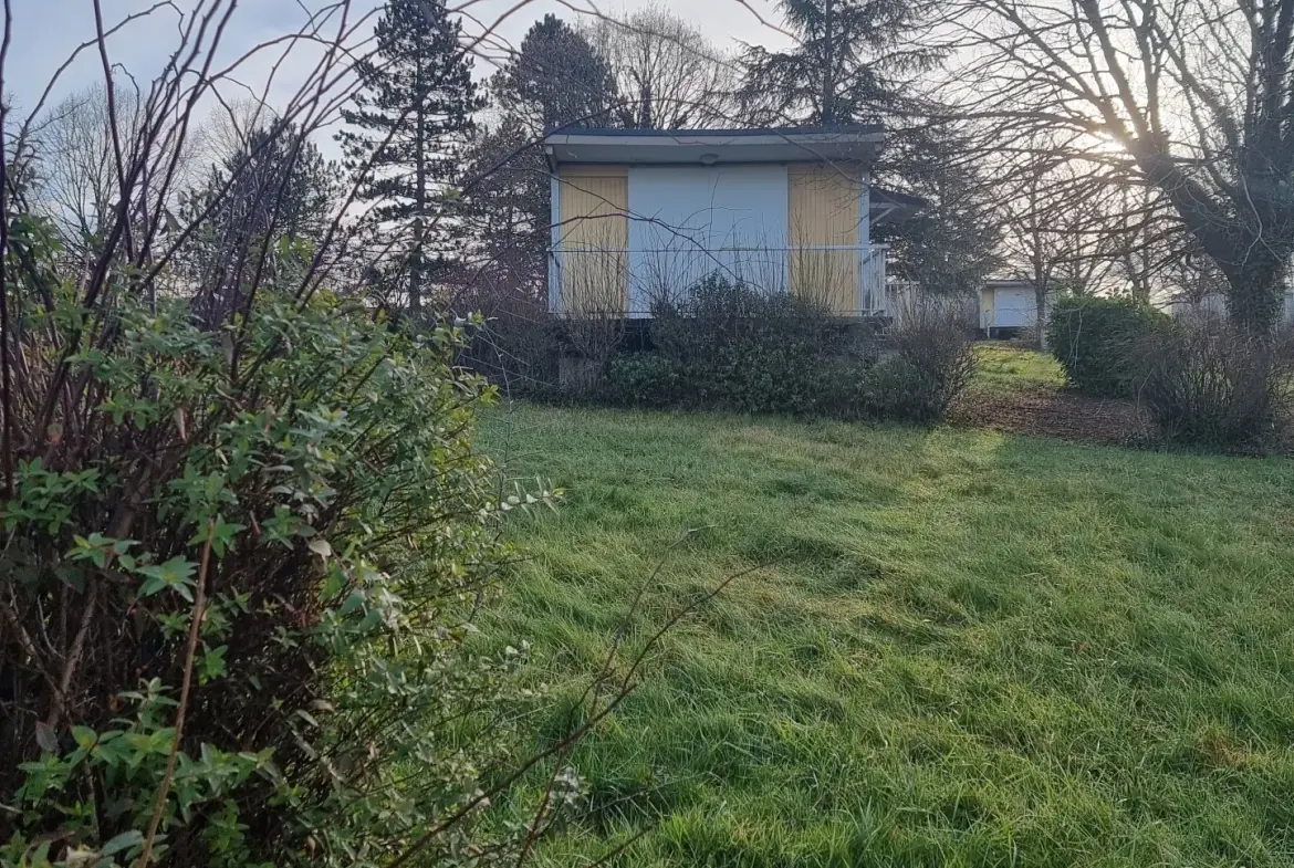 À Vendre Terrain de Loisir de 603 m² avec Chalet à Ossature Bois en Corrèze 