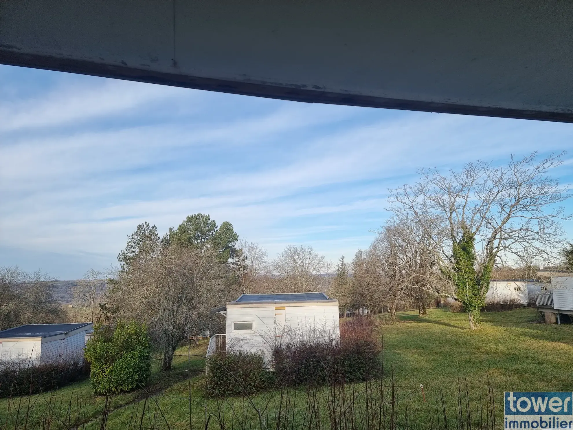 À Vendre Terrain de Loisir de 603 m² avec Chalet à Ossature Bois en Corrèze 