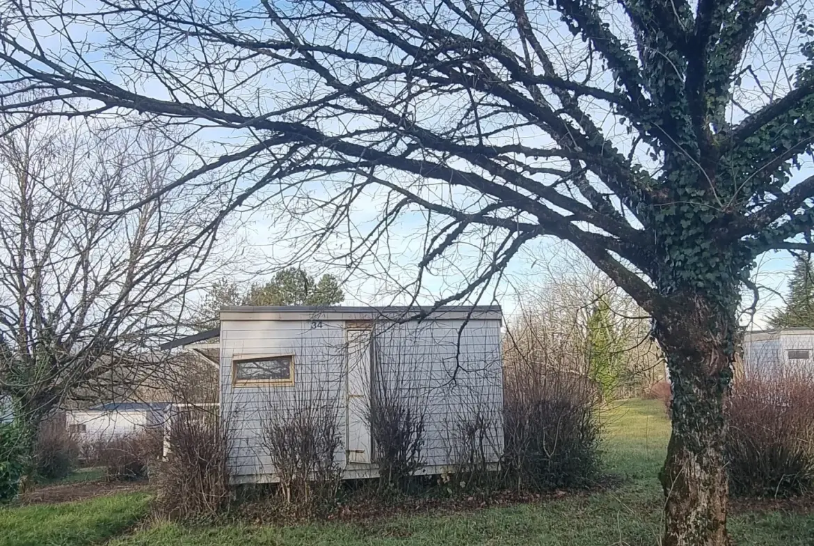 À Vendre Terrain de Loisir de 603 m² avec Chalet à Ossature Bois en Corrèze 
