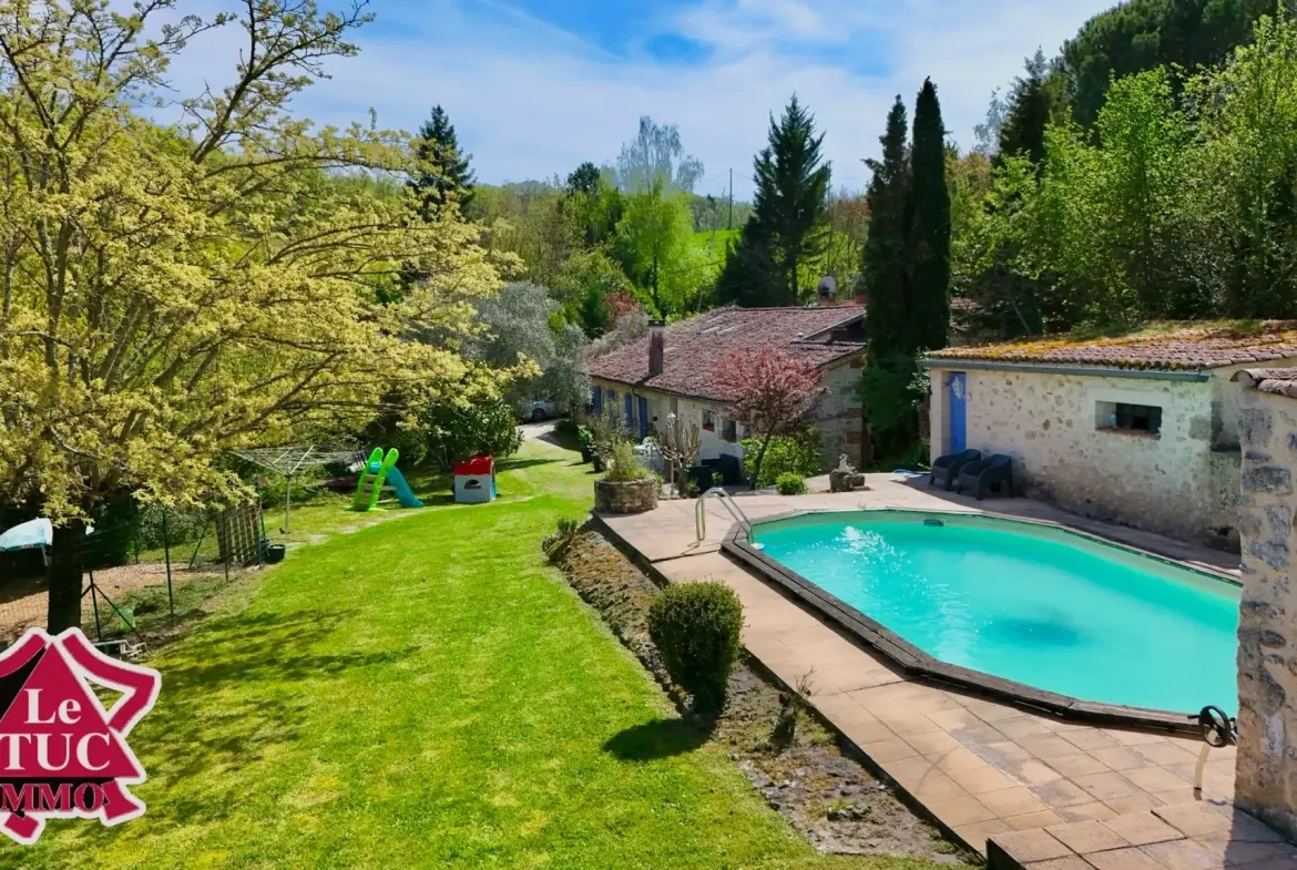 Belle maison rénovée avec vue sur la vallée, piscine et potentiel locatif à Penne d’Agenais 