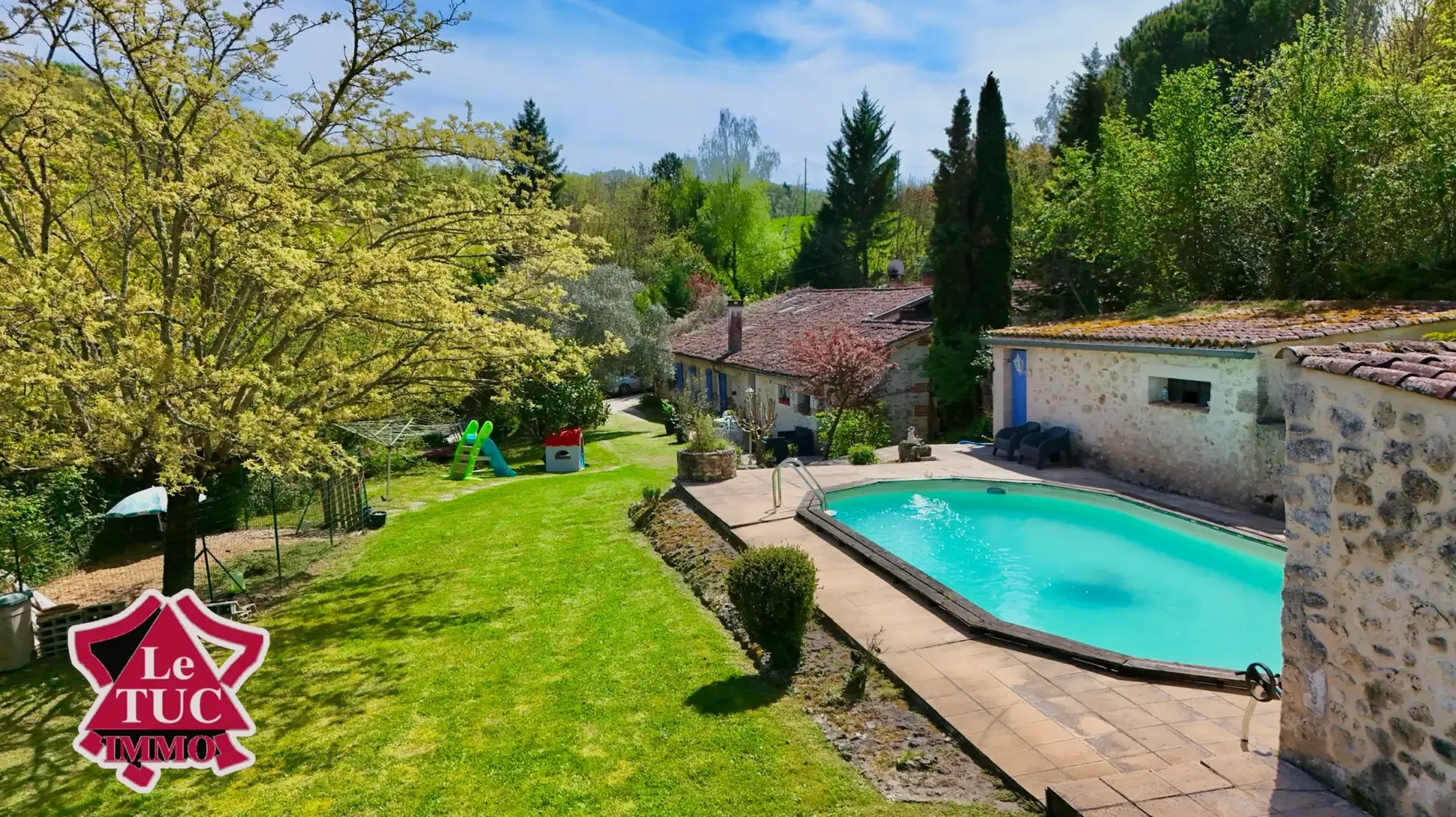 Belle maison rénovée avec vue sur la vallée, piscine et potentiel locatif à Penne d’Agenais 