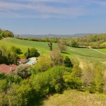 Belle maison rénovée avec vue sur la vallée, piscine et potentiel locatif à Penne d’Agenais
